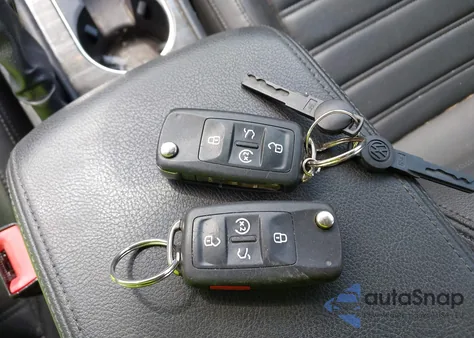 2017 Volkswagen Passat 1.8T Sel Premium z USA, uszkodzony, nr VIN 1VWCT7A34HC077189